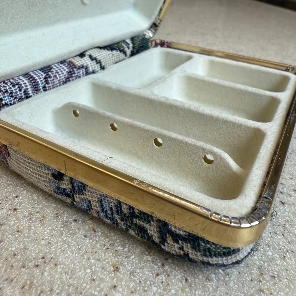 VTG Floral Tapestry Jewelry Travel Case Gold Metal Frame Clam Shell Organizer